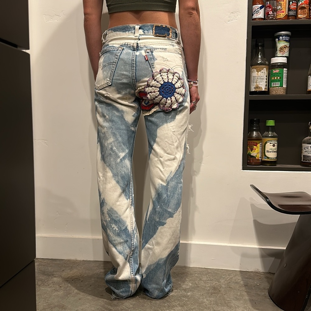 **One-of-a-Kind Vintage Levi's (W28 L32) – Hand-Embroidered & Custom Dyed** - Picture 7 of 9